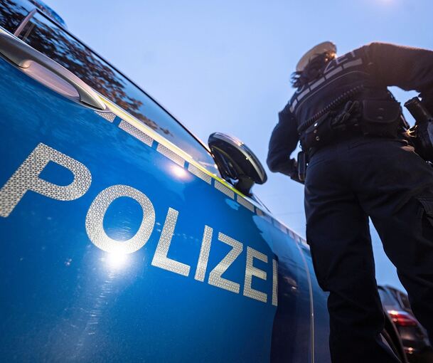 Die Polizei sucht Zeugen zu dem Vorfall.