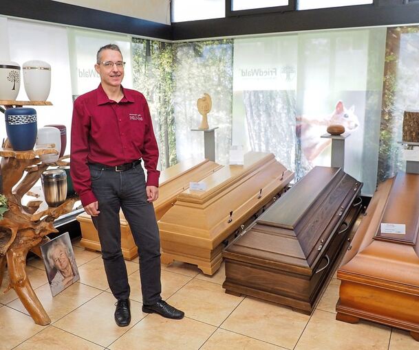 Michael Groshaupt leitet das Asperger Bestattungshaus Kuhn. Er ist Nachfolger der vor gut einem Jahr verstorbenen Birgit Kuhn.