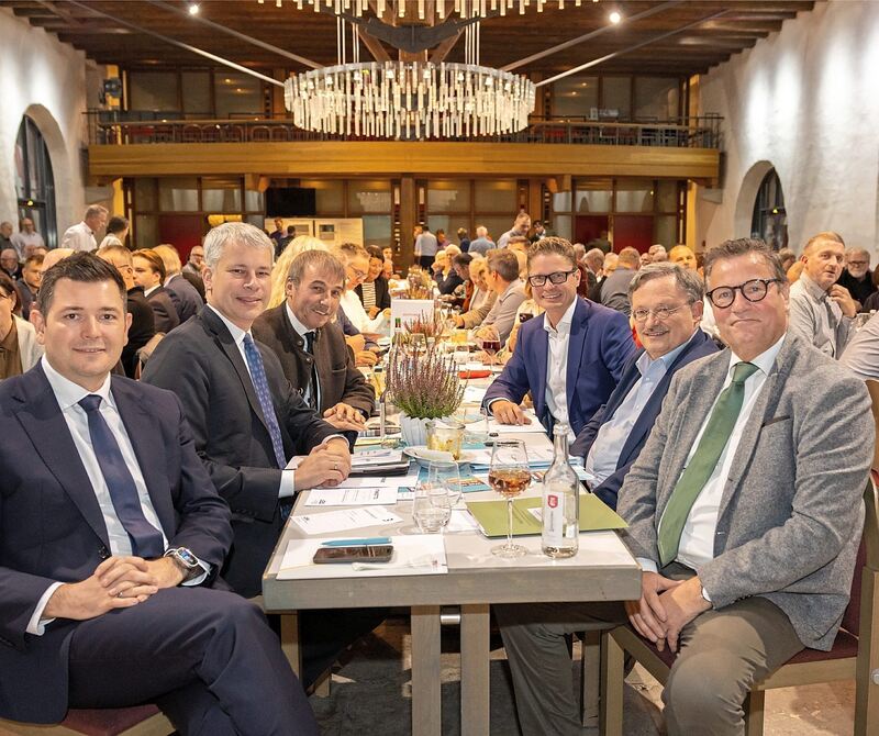 Landwirtschaftsminister Peter Hauk (rechts) gesellte sich zu seinen Parteifreunden aus dem Kreisverband Ludwigsburg