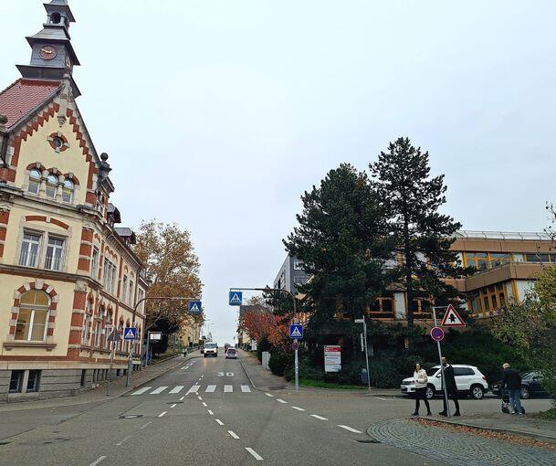 Ecke Harteneckstraße/Meiereistraße: Rechts soll ein Neubau das Schulgebäude aus den Sechzigern ersetzen. Der Gestaltungsbeirat plädiert für den Eingang direkt an der Ecke.