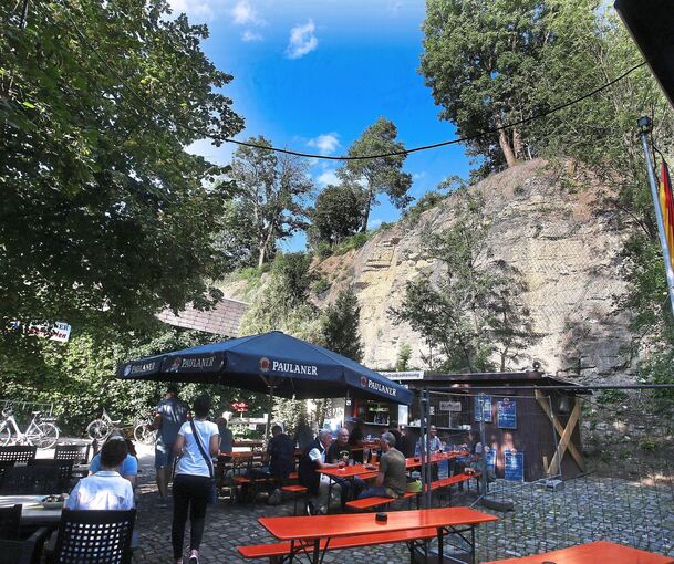 Der Paulaner Biergarten an der Enz musste wegen herabstürzender Steine gesperrt werden.