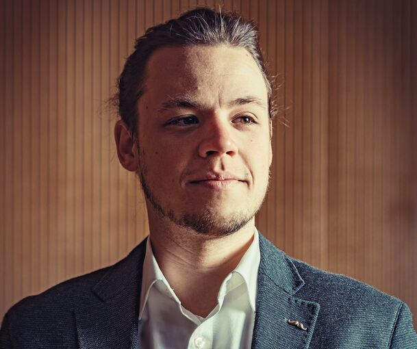 Musikalischer Neubeginn beim regionalen Magneten: Der junge Dirigent Alexander Schirmer leitet künftig das SSO.