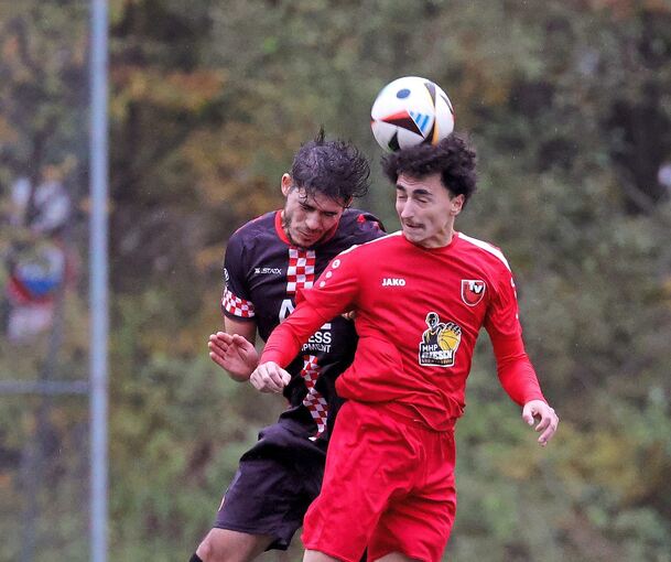 Auf dem Weg zum ersten Saisonsieg: Croatias Wissem Aouadi (li.) gegen, Besnik Rrusta.