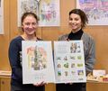 Angelika Ade (links) und Annemarie Schwan vom LKZ-Kundencenter mit dem neuen Kalender. Foto: Andreas Becker Angelika Ade (links) und Annemarie Schwan vom LKZ-Kundencenter mit dem neuen Kalender.