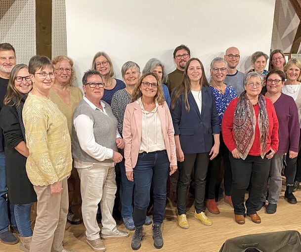 Der neue Verein für den Hospizdienst hat schon über 20 Mitglieder. Julia Mattick (im blauen Jackett) wird hauptamtliche Koordinatorin, Anita Ereth (rechts daneben) die erste Vorsitzende.