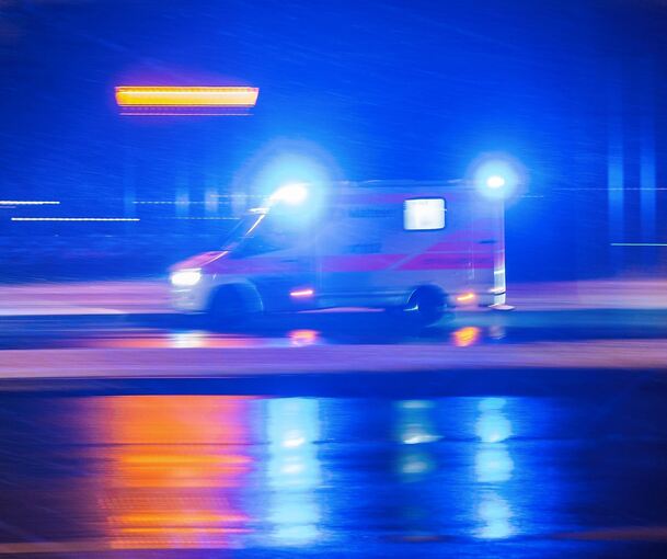 Auch eine Vollbremsung konnte die Kollision nicht verhindern: Die Fußgängerin musste in ein Krankenhaus gebracht werden.