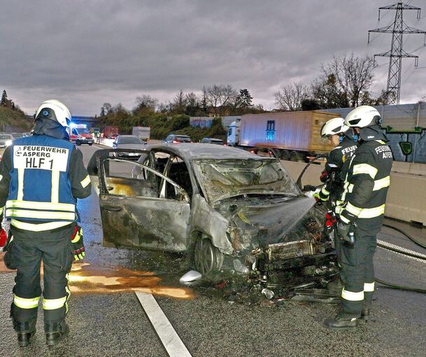 Auf der Autobahn ist ein Auffahrunfall passiert.