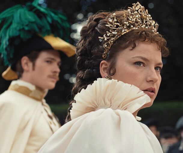 Bereit für die dritte Runde: Franz (Philip Froissant) und Elisabeth (Devrim Lingnau) in „Die Kaiserin“.