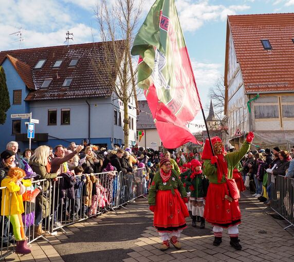 Die Mistelhexen in Neckarweihingen veranstalten Jahr für Jahr einen großen Fasnetsumzug, der Tausende Besucher anlockt. Foto: Holm Wolschendorf