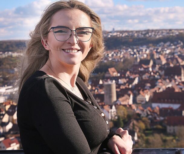 Lisa Schmid über Besigheim. Am Niedernberg bewirtschaftet sie zusammen mit ihrem Bruder Sven Familienweinberge.