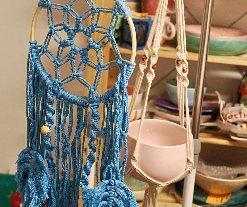 Blumenampeln aus Makramee.