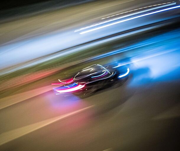 „Fahren Sie fort“, will der Angeklagte gehört haben. „Fahren Sie vor“, hatte die Polizei gesagt. Was dann folgte, war eine gefährliche Verfolgungsfahrt.