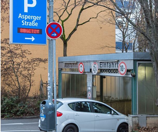 Auch im SWLB-Parkhaus in der Asperger Straße wird es teurer.