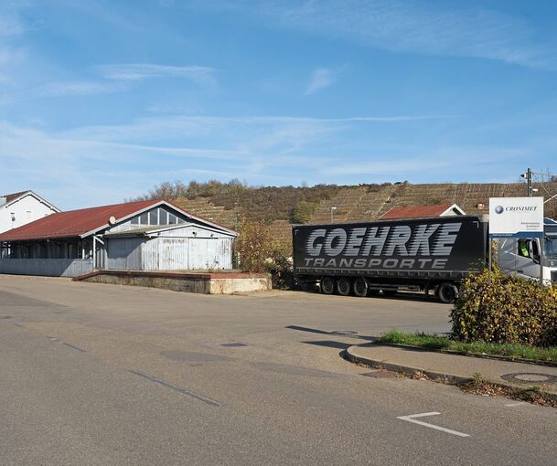 Neben und vor dem früheren Verwaltungsgebäude der Firma Cronimet sollen die Bushaltestellen angelegt werden.