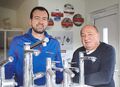 Enge Familienbande: Dennis (links) und Manfred Wägerle im Verkaufsraum des Mundelsheimer Betriebs Späth Haustechnik.
