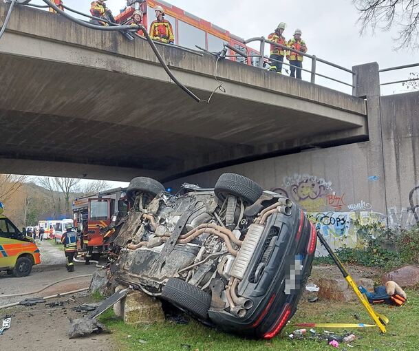 Der Audi landete auf der Seite.