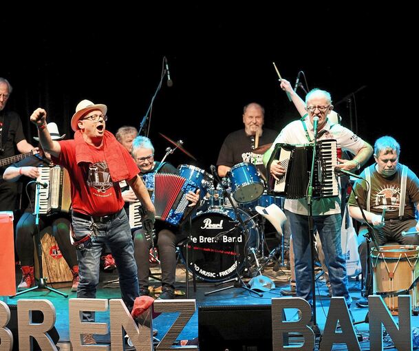 Mit guter Laune verabschiedet sich die Brenz Band im Scala.