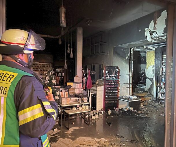 Ein Blick ins Innere des Parfümeriegeschäfts nach dem Feuer. Foto: Schweizer Ein Blick ins Innere des Parfümeriegeschäfts nach dem Feuer.