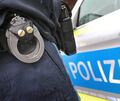 Die Polizei hat den Mann in seiner Wohnung festgenommen.
