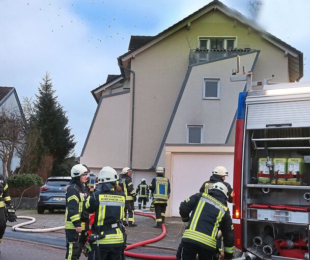 Rund 60 Feuerwehrleute waren am Dienstagnachmittag in Kirchheim im Einsatz. Foto: Alfred Drossel Rund 60 Feuerwehrleute waren am Dienstagnachmittag in Kirchheim im Einsatz.
