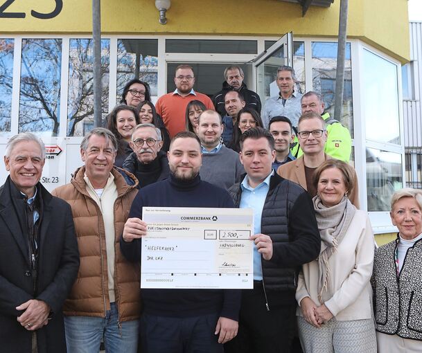 Spendenübergabe bei Spedition Schweitzer.