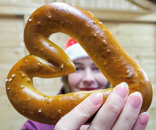 Gebäck und Glühwein für die Aktion Helferherz der LKZ