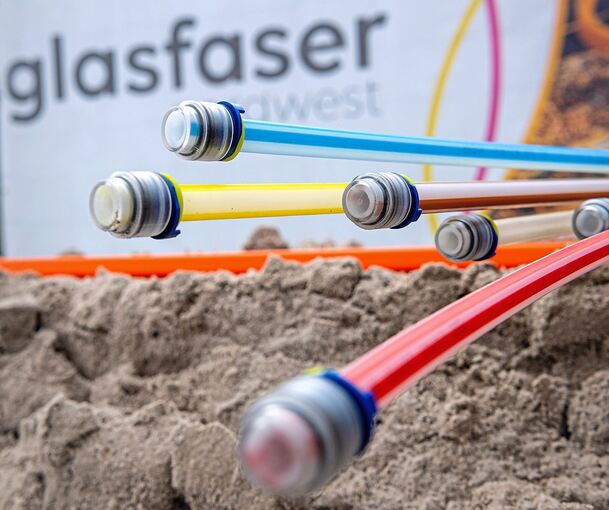 Im Landkreis wird viel gegraben, um die Haushalte mit Glasfaserkabeln zu versorgen.