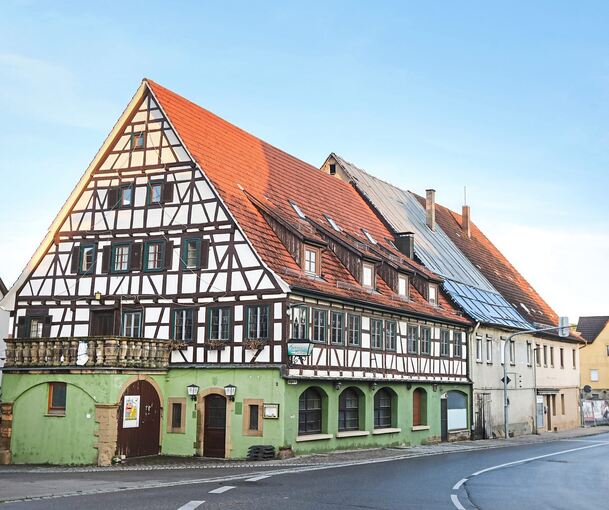 Die ehemalige Gaststätte Grüner Baum soll zum Wohnhaus mit einer großen Verkaufsfläche im Erdgeschoss umgebaut werden.