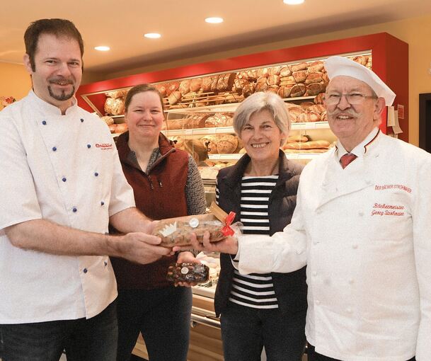 Für seinen Königsstollen und sein Früchtebrot bekommt Georg Strohmaier (rechts) regelmäßig Auszeichnungen.