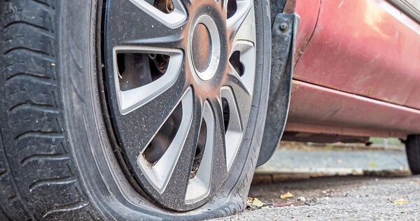 In Marbach wurden bei einem Auto alle vier Reifen zerstört. In Marbach wurden bei einem Auto alle vier Reifen zerstört.
