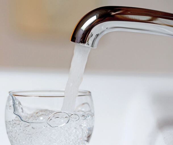 Was den Haushalt angeht, ist das Glas in Erligheim eher halb leer als halb voll. Deshalb steigen jetzt die Gebühren für Wasser und Abwasser.