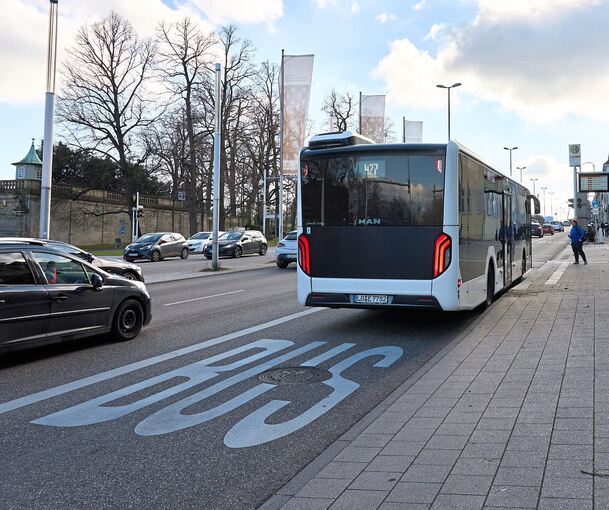 Wenn es nach den Grünen im Ludwigsburger Gemeinderat geht, soll eine neue Pflichtabgabe namens Mobilitätspass den öffentlichen Personennahverkehr in Ludwigsburg stärken. Die Stadt hat dieses „solidarische Finanzierungsinstrument“ nun überprüft.
