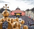 Tausende Besucher beim Open-Air im Schlosshof.