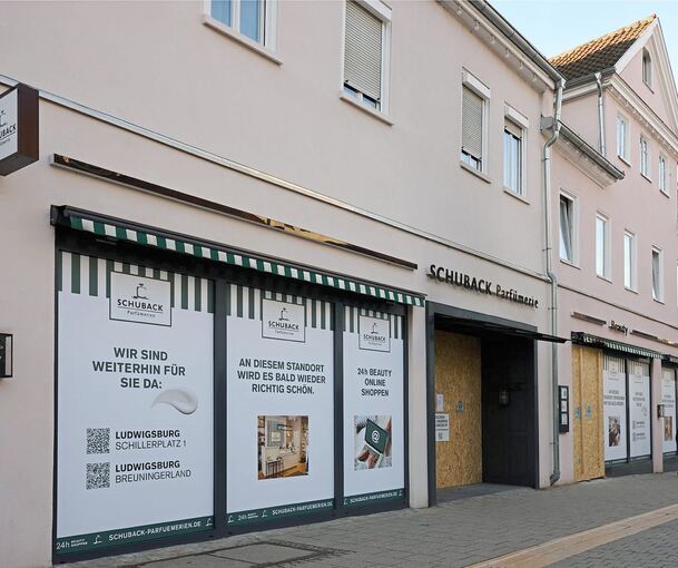 Die Filiale der Schuback-Parfümerie in der Kirchstraße muss nach einem Brand komplett saniert werden.