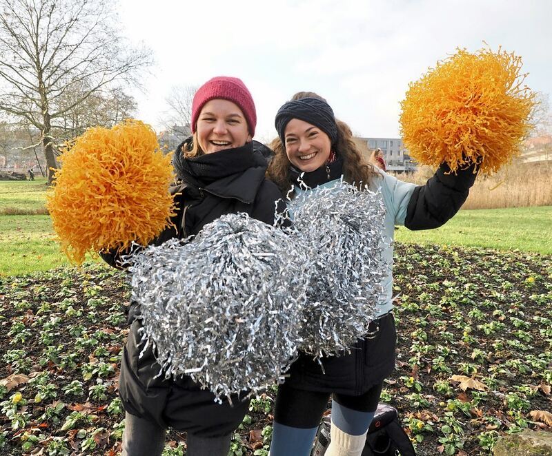 Die Cheerleader geben ebenfalls alles.
