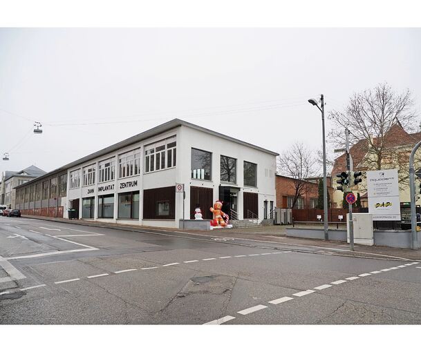 Umbau: Der Plan der Grundstücksgemeinschaft, die Hoferstraße um zwei Etagen aufzustocken, gefällt dem Gestaltungsbeirat nicht. Der hätte lieber eine komplette Neugestaltung der ungeordneten Ecke.