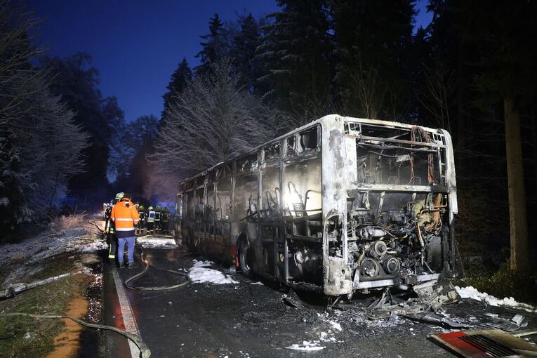 Linienbus gerät in Brand