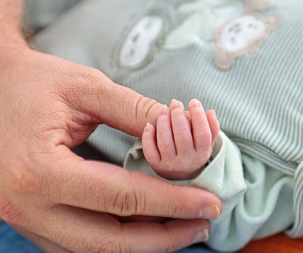 Über 2.500 Kinder sind 2024 in Ludwigsburg geboren. Der beliebteste Vorname für Mädchen war Mila, bei Jungen kam Leon auf den Sp Über 2.500 Kinder sind 2024 in Ludwigsburg geboren. Der beliebteste Vorname für Mädchen war Mila, bei Jungen kam Leon auf den Spitzenplatz.