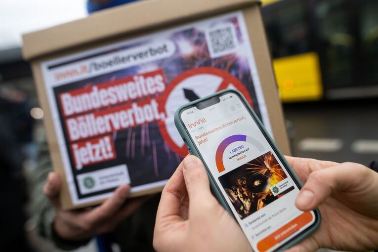 Petitionsübergabe Böllerverbot