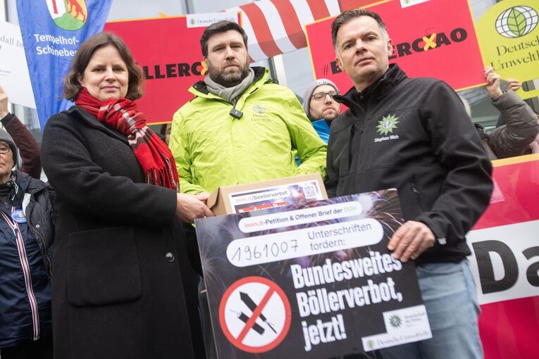Petitionsübergabe Böllerverbot