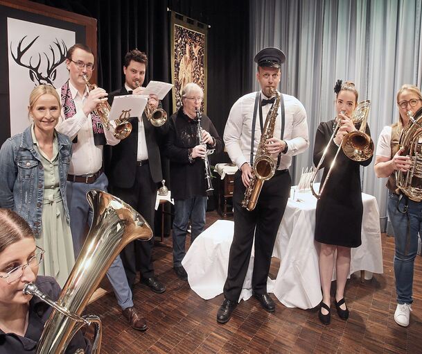 Die Theatergruppe der Stadtkapelle Besigheim sorgt für mächtig viel Spaß.