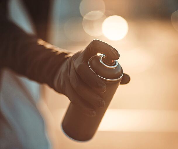 Die Sprayer hinterließen die Buchstaben SCR.