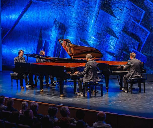 Rauschendes Furioso von 352 Tasten: Mischa Cheung, André Desponds, Benjamin Engeli und Stefan Wirth im Forum.