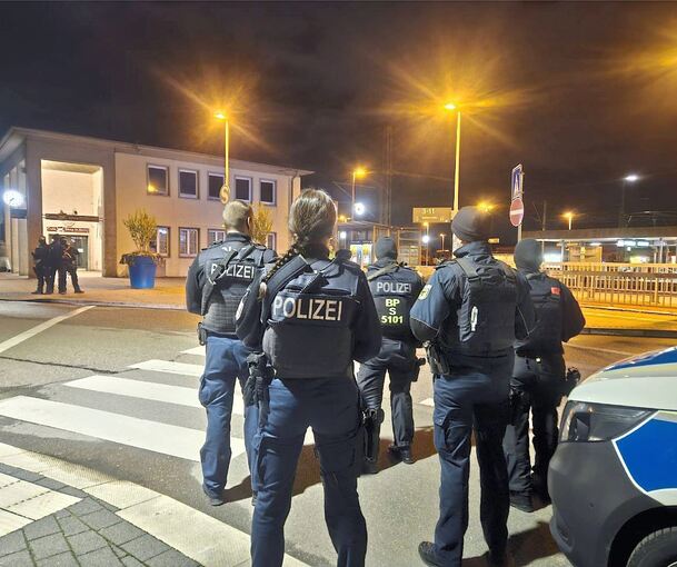 Zwei Personen sind bei der Blut ums Leben gekommen.