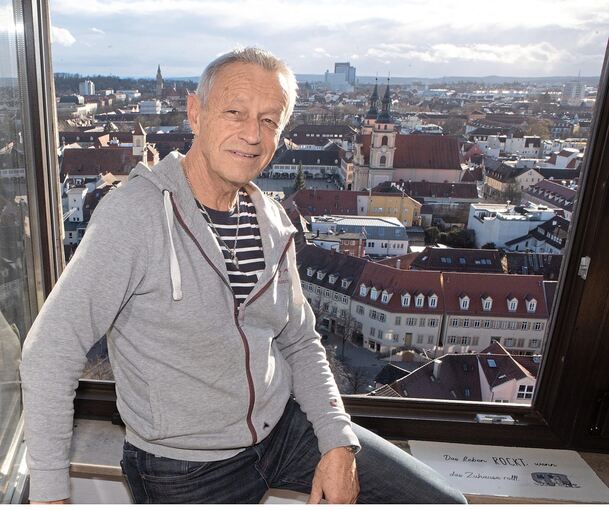 „Würden die Konzerte im Keller stattfinden, wären sie wohl halb so beliebt.“ Der fantastische Blick über Ludwigsburg beschert Jürgen Frey nicht nur bei seinen Konzerten begeisterte Gäste.