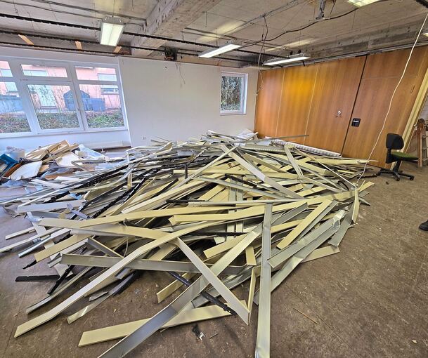 Im Innern des Feuerwehrgerätehauses haben die Umbauarbeiten schon begonnen.