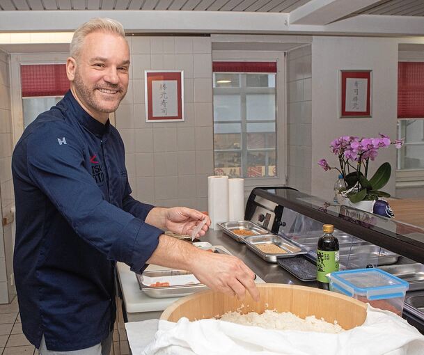 Claudius Josefy in seiner Sushi-Küche.