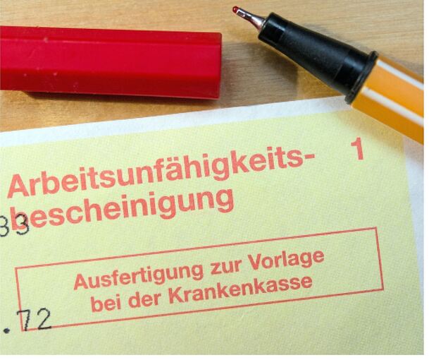 Lassen sich deutsche Arbeitnehmer krank schreiben, obwohl sie nicht krank sind? Weit gefehlt: Die Ursachen für den Rekordkrankenstand in Deutschland liegen nach einer Untersuchung der Krankenkasse DAK-Gesundheit am neuen elektronischen Meldeverfahren