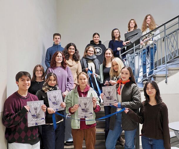 Die Redaktionsteam von „Das blaue Band“, das einen ersten Preis beim Schülerzeitschriften-Wettbewerb des Kultusministeriums erhielt.