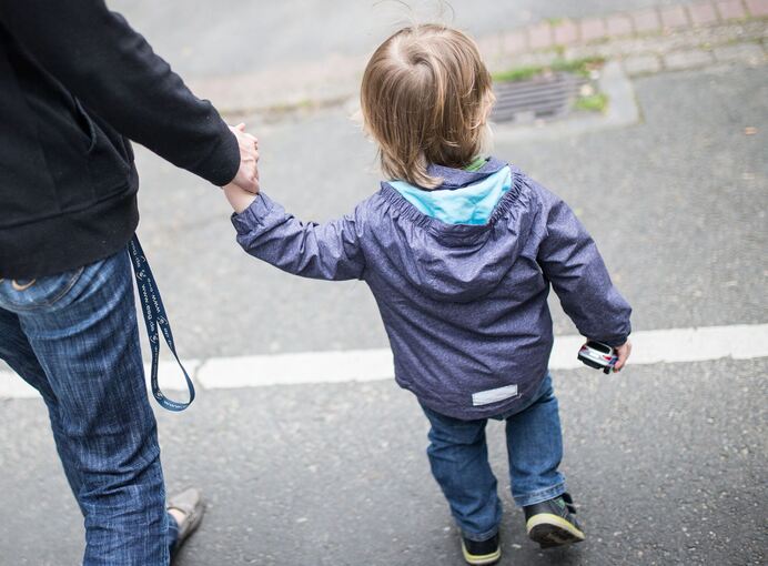 2023 wurden in NRW 16.300 Minderjähtrige in Obhut genommen.